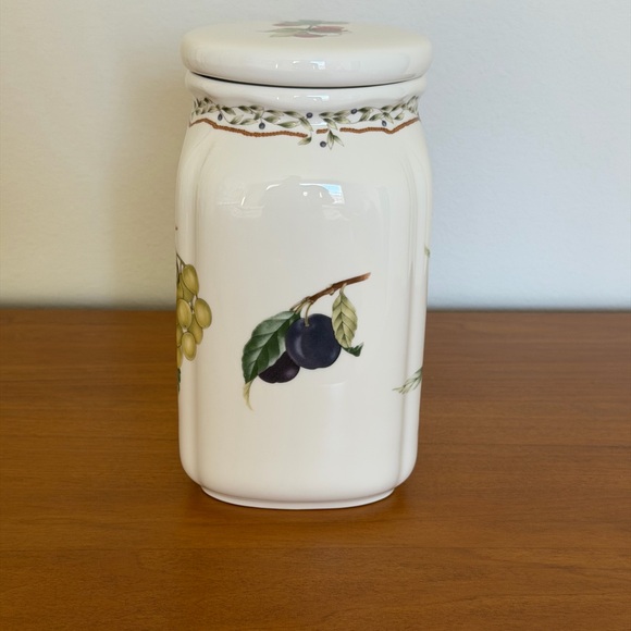 Noritake Casual Gourmet White Grape 🍇Plum Peach 🍑 Raspberry Ceramic Jar Canister - Picture 2 of 11